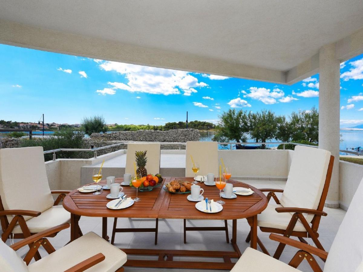Modern Villa In Nin With Terrace 外观 照片