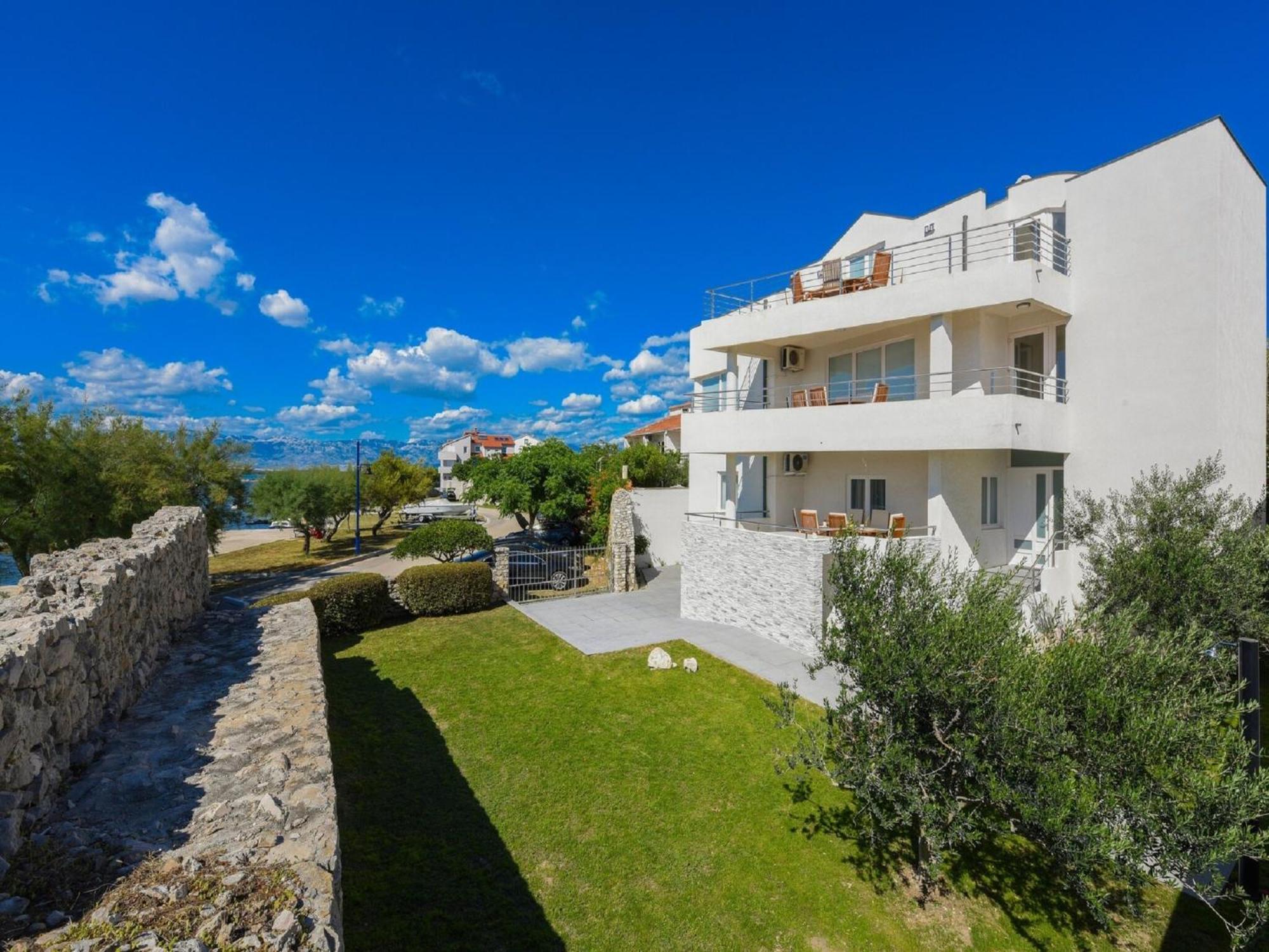 Modern Villa In Nin With Terrace 外观 照片