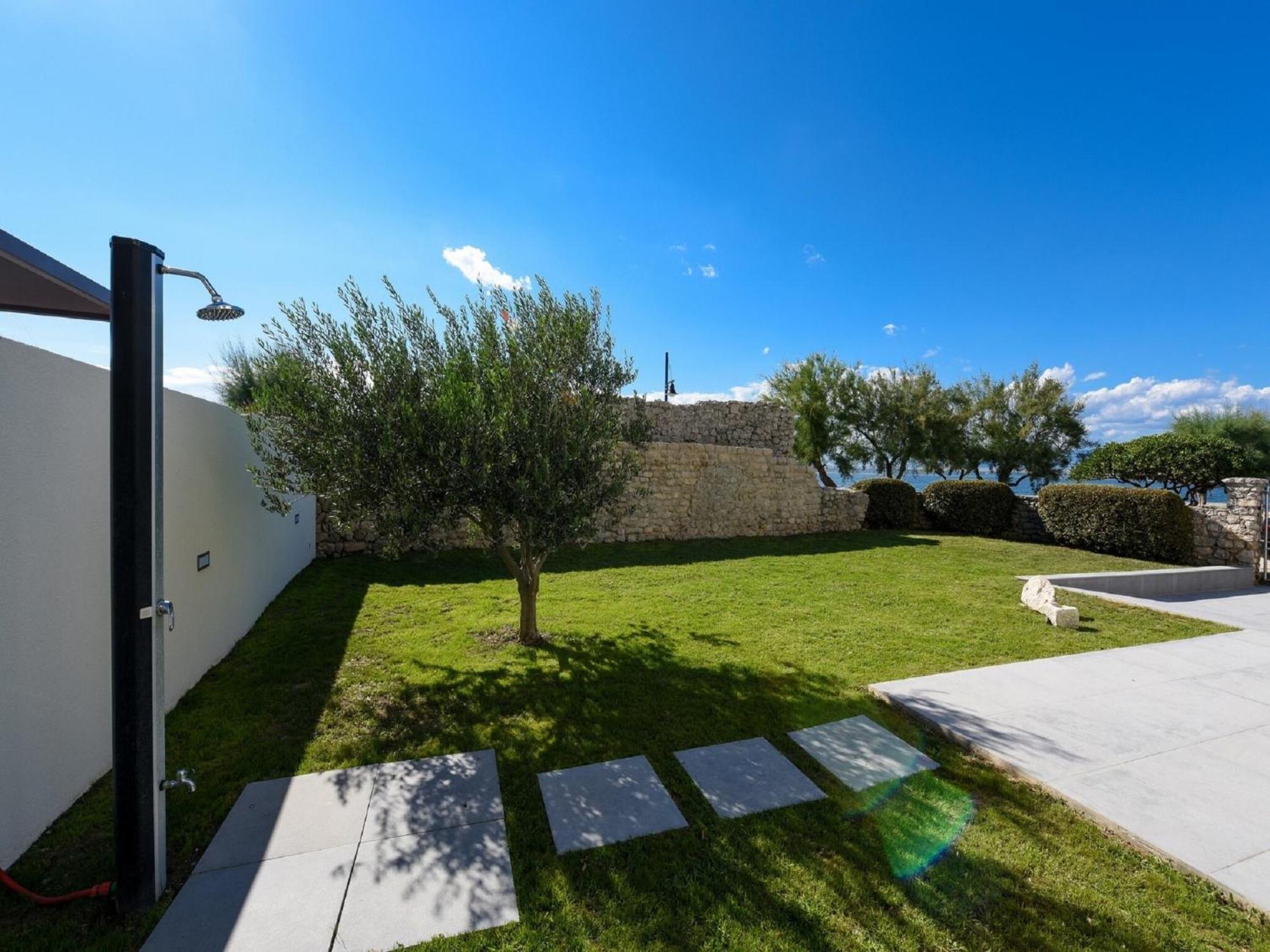 Modern Villa In Nin With Terrace 外观 照片
